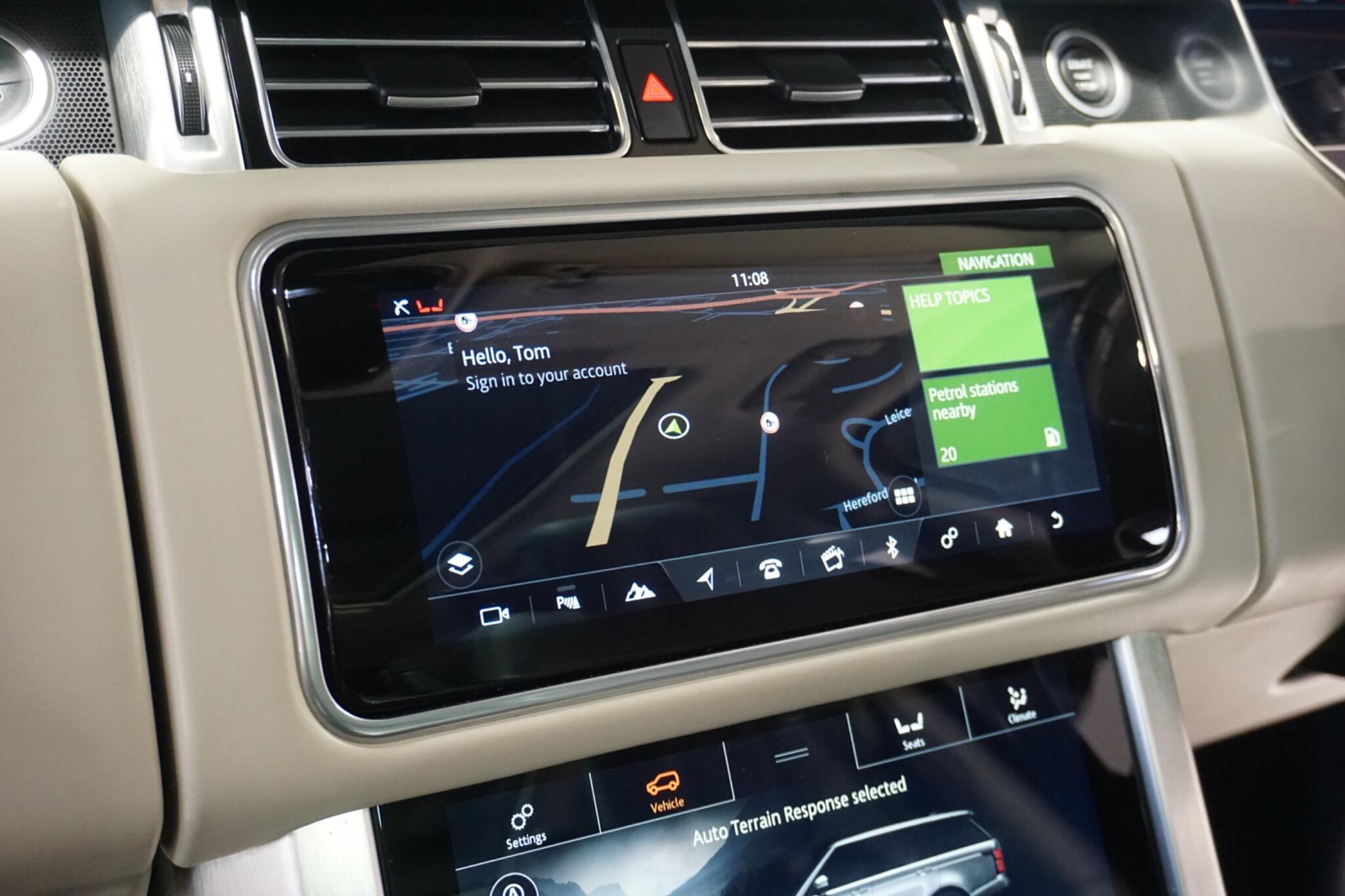 Land Rover Range Rover 2.0 P400e 13.1kWh Vogue SUV 5dr Petrol Plug-in Hybrid Auto 4WD Euro 6 (s/s) (404 ps)